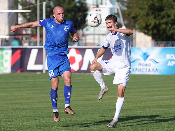 ФК «Новосибирск» вышел на первое место в чемпионате после победы над «Авангардом»