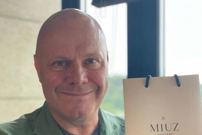 Прекращено уголовное дело Алексея Кортнева за непристойный жест в адрес полицейского в Новосибирске