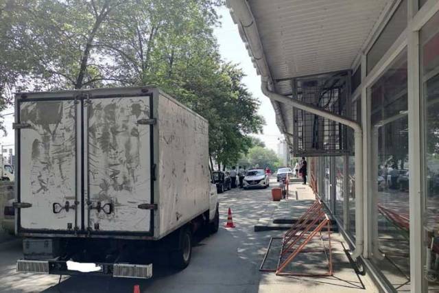 В Новосибирске «Газель» сдала назад и насмерть сбила пенсионерку