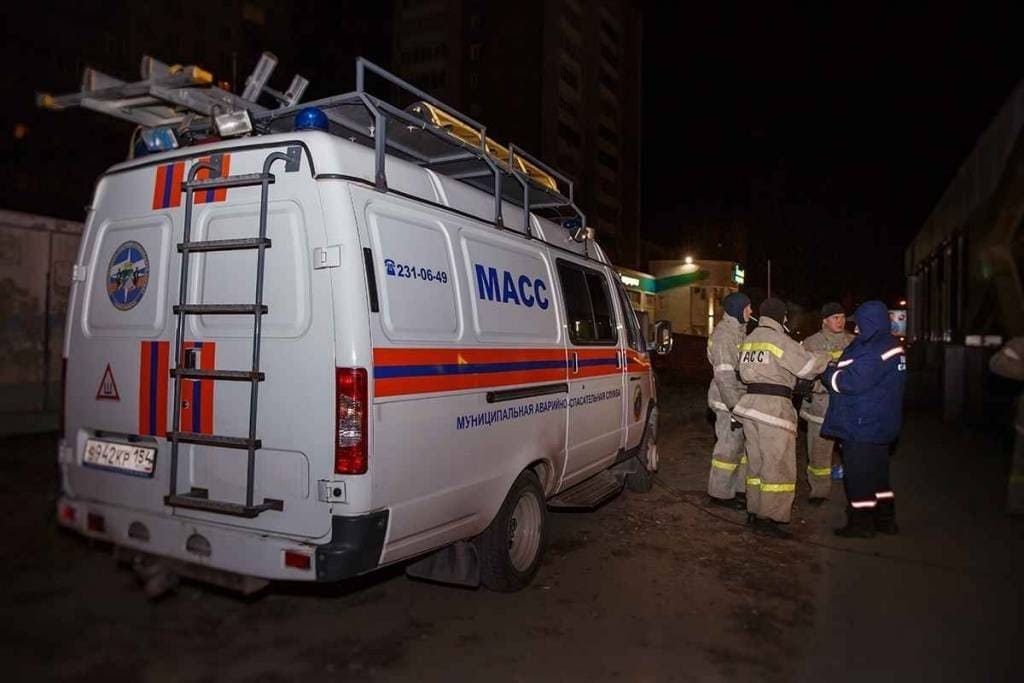 Мёртвого 83-летнего пенсионера нашли в запертой квартире в Новосибирске