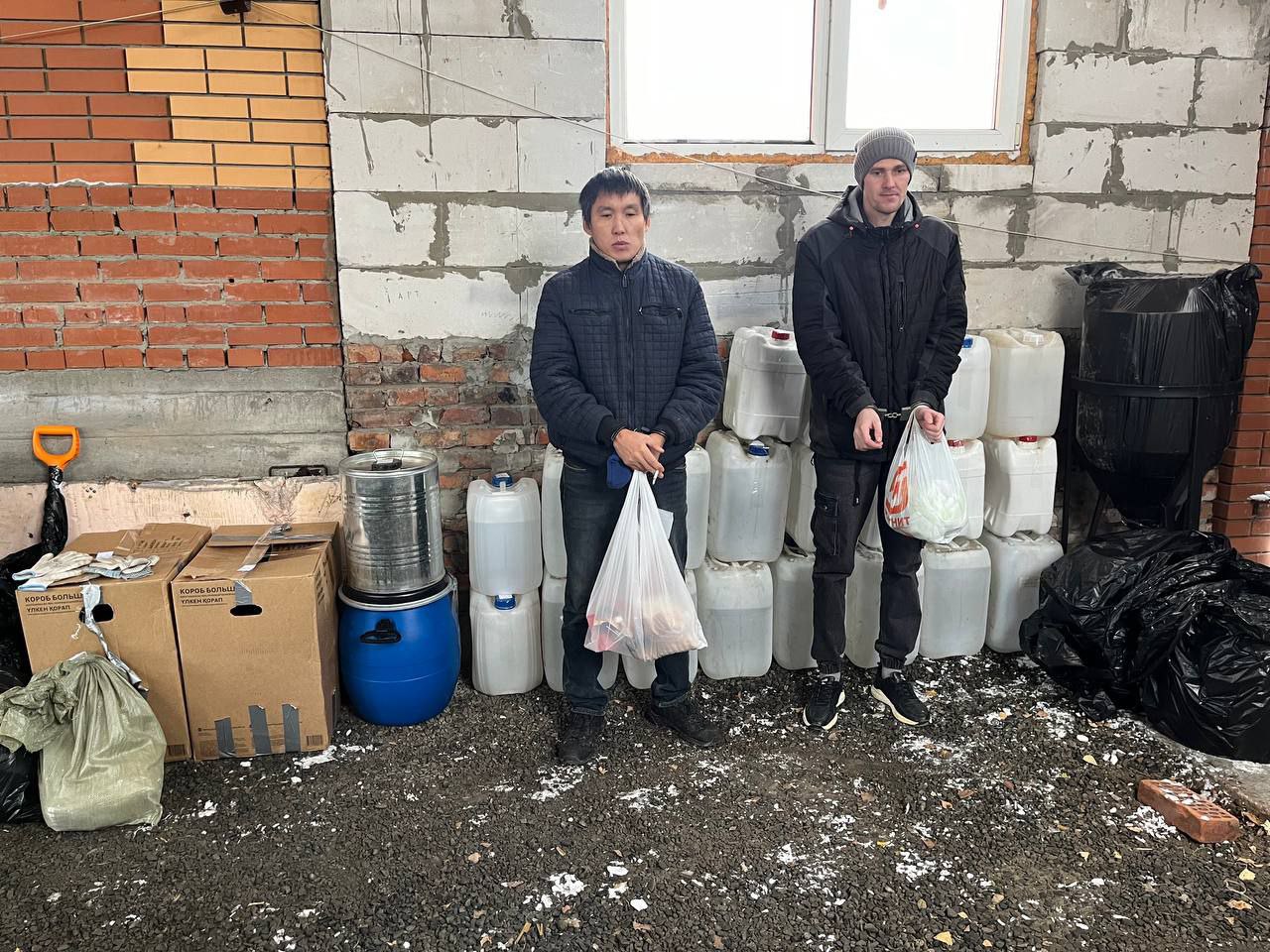 На видео попал штурм нарколаборатории в Новосибирске