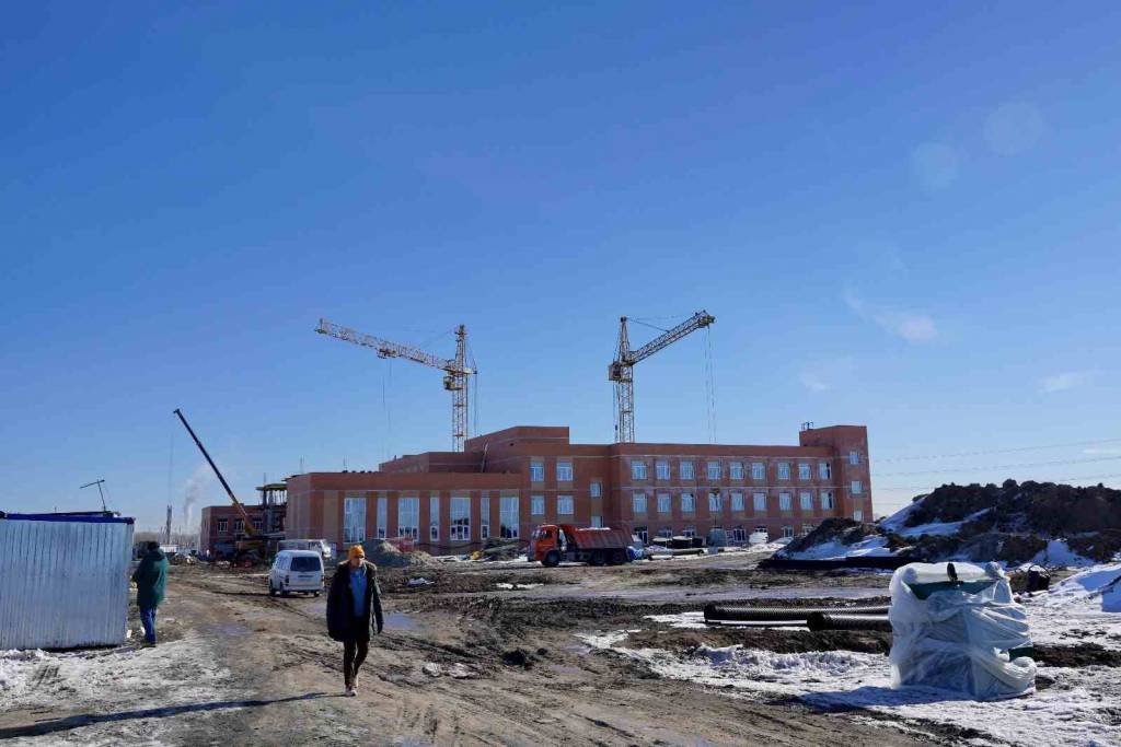 Под Новосибирском по народной программе «Единой России» возводят новую школу на 550 мест