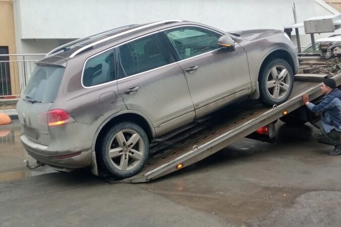 В Новосибирске мужчину отправили убирать кладбище из-за крупного долга по алиментам