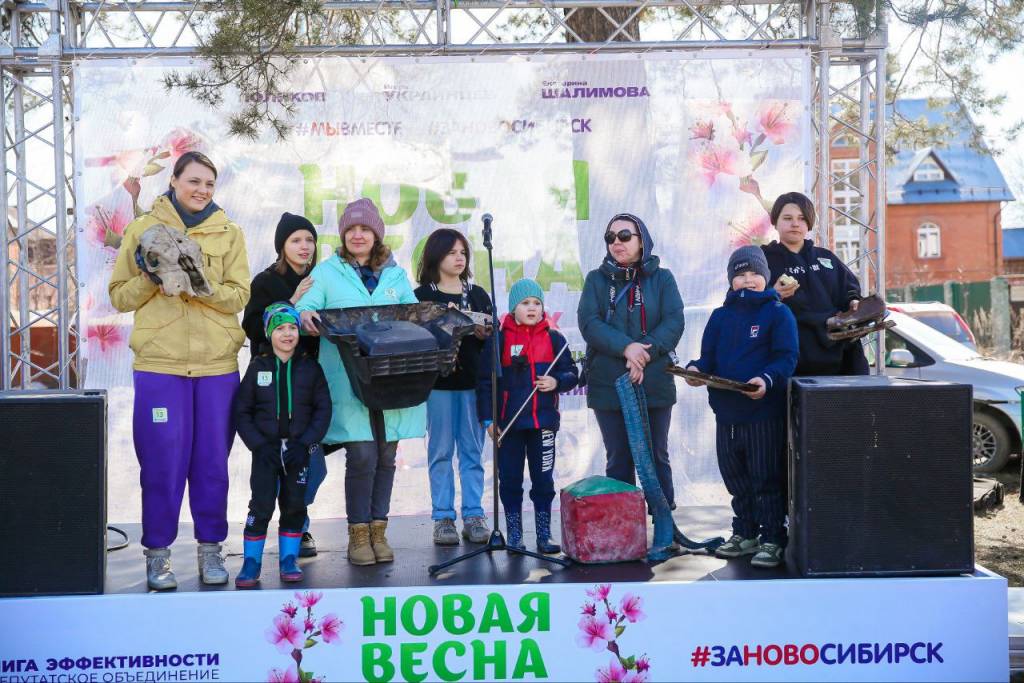 Больше 50 кубометров отходов собрали жители микрорайона «Стрижи» на субботнике