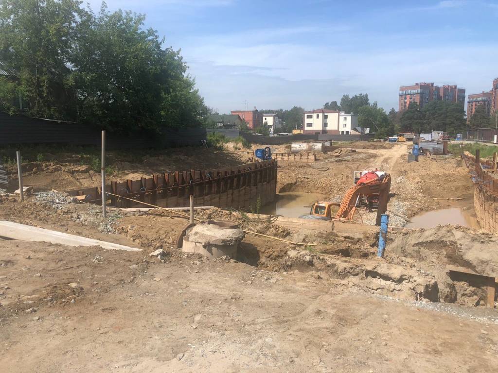 Люди в отчаянии: жители частных домов в Стрижах второй день в жару сидят без воды