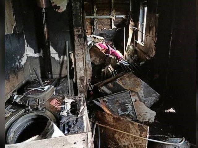 Семья из восьми человек лишилась дома из-за старого холодильника