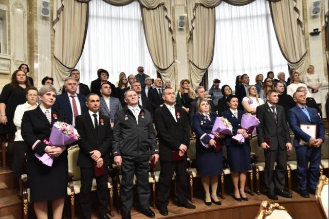 Губернатор Новосибирской области вручил награды сибирякам