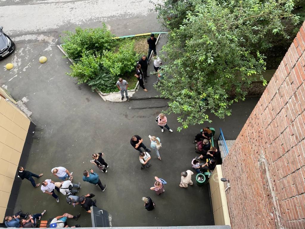 «Не несем ответственности»: в ТГУ прокомментировали размещение миграционного центра в жилом доме