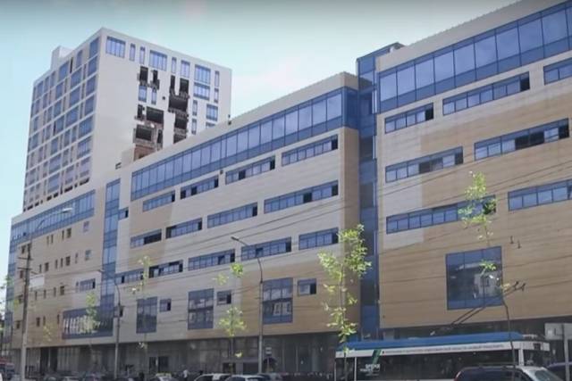 В Новосибирске недостроенный ТК «Подсолнух» громят мародеры