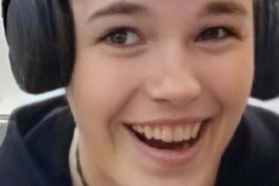 В Новосибирске без вести пропала 14-летняя девочка в чёрных наушниках