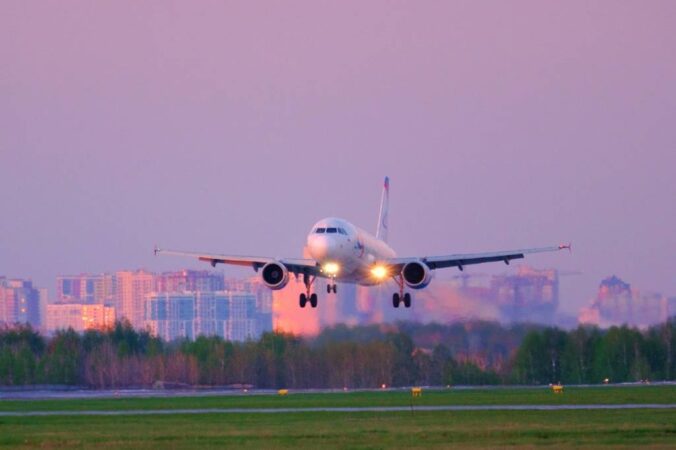 Самолеты из Новосибирска и Кемерово не смогли приземлиться из-за тумана