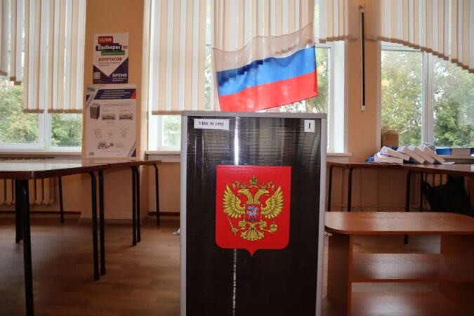 Губернатор Андрей Травников поручил муниципалитетам организовать выборы на местах «четко и  по-праздничному»