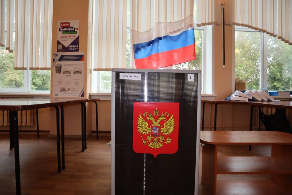 Губернатор Андрей Травников поручил муниципалитетам организовать выборы на местах «четко и  по-праздничному»