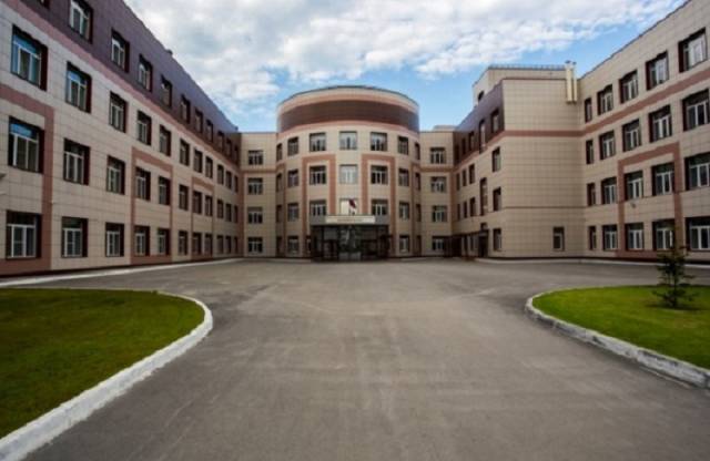 Из скандальной новосибирской школы №82 за учебный год уволились 14 педагогов