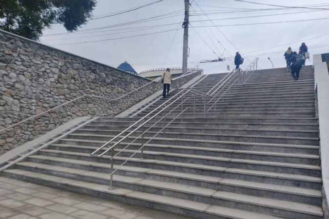 В Новосибирске завершили ремонт аварийной лестницы на Речном вокзале