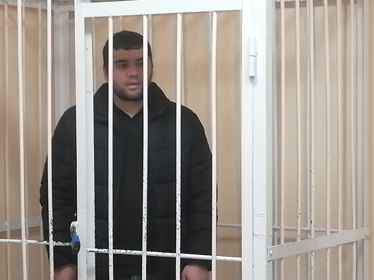 Суд арестовал мигранта-таджика по обвинению в распространении фейков о СВО и оскорблениях русских женщин