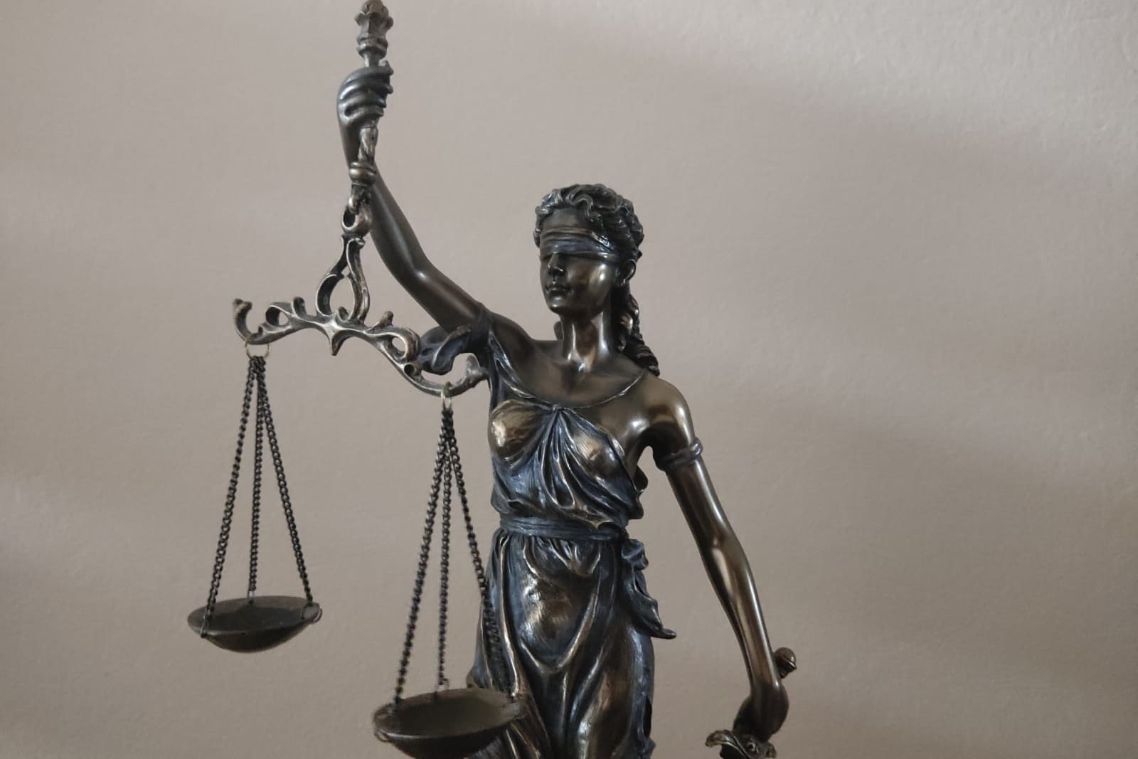 В Новосибирске сотрудник управления дорожного строительства предстанет перед судом за взятку