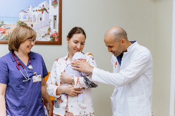 Недоношенного младенца с пороком сердца спасли в Новосибирске