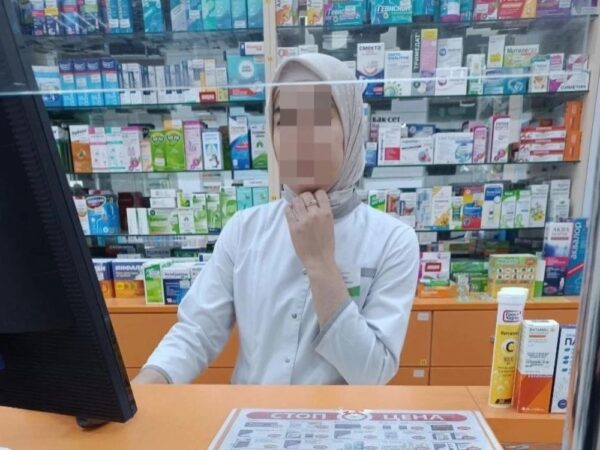 В Новосибирске общественники потребовали от продавца снять хиждаб