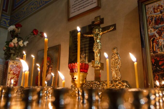 В новосибирских храмах молятся о погибших во время теракта в «Крокус Сити Холл»