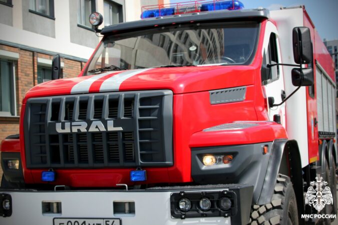 Два человека погибли при пожаре в частном доме под Новосибирском