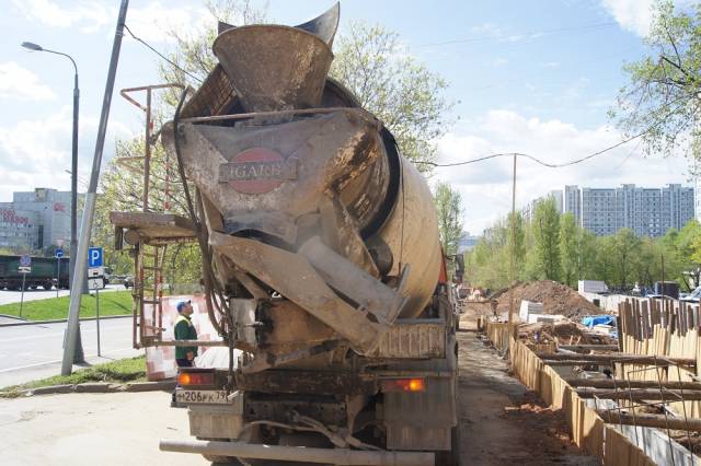 Доставка бетона на стройку: почему важна удаленность объекта от завода