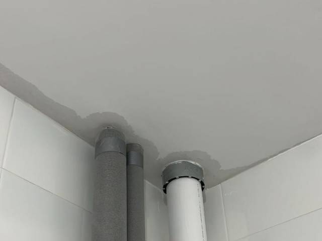 «Слишком много потопов» - жители новостройки в городе Обь страдают от коммунальных аварий