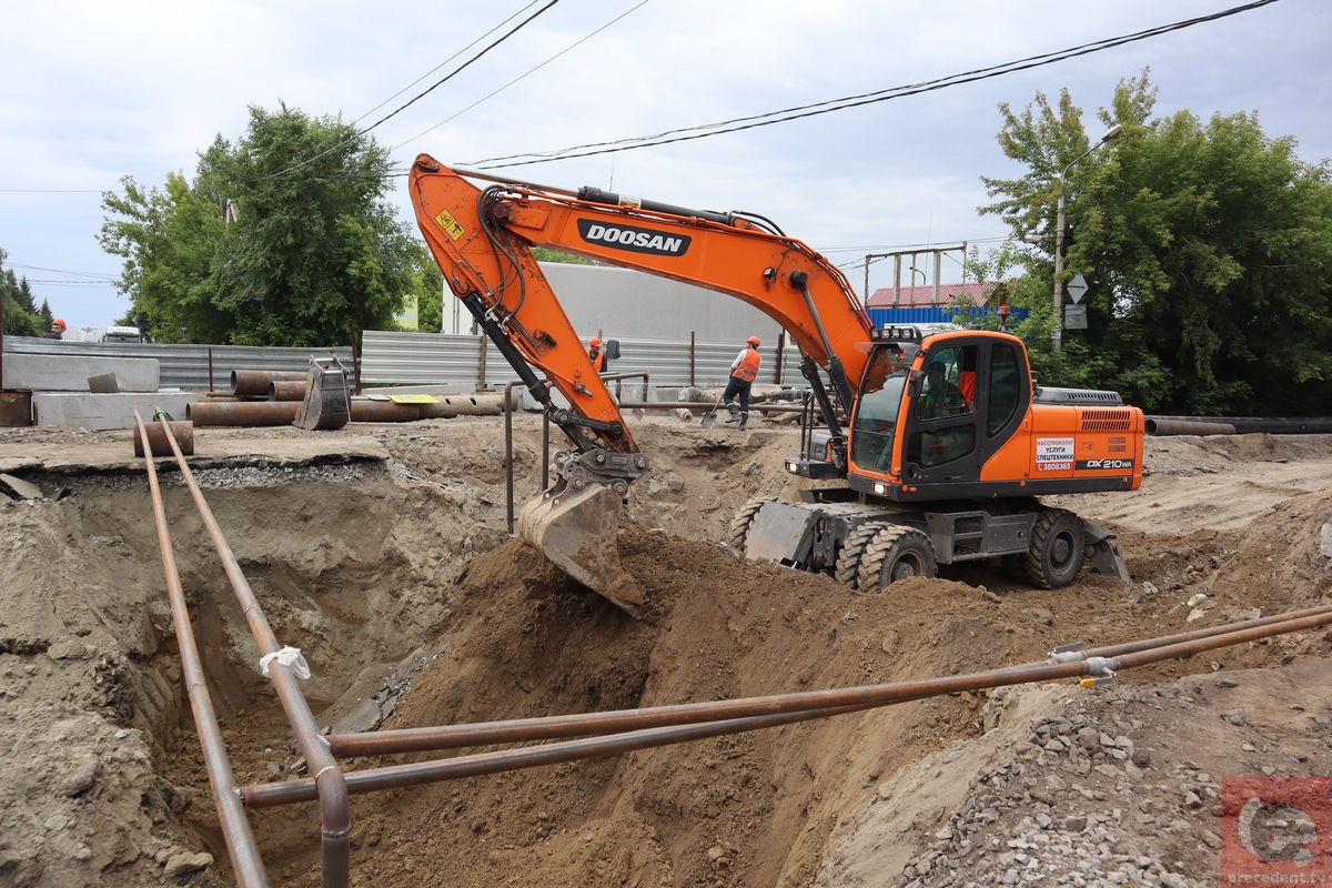 Андрей Травников установил еженедельный контроль за ремонтом теплосетей в Новосибирске
