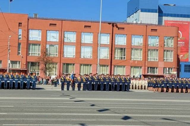 В Новосибирске проходит парад в честь Дня Победы