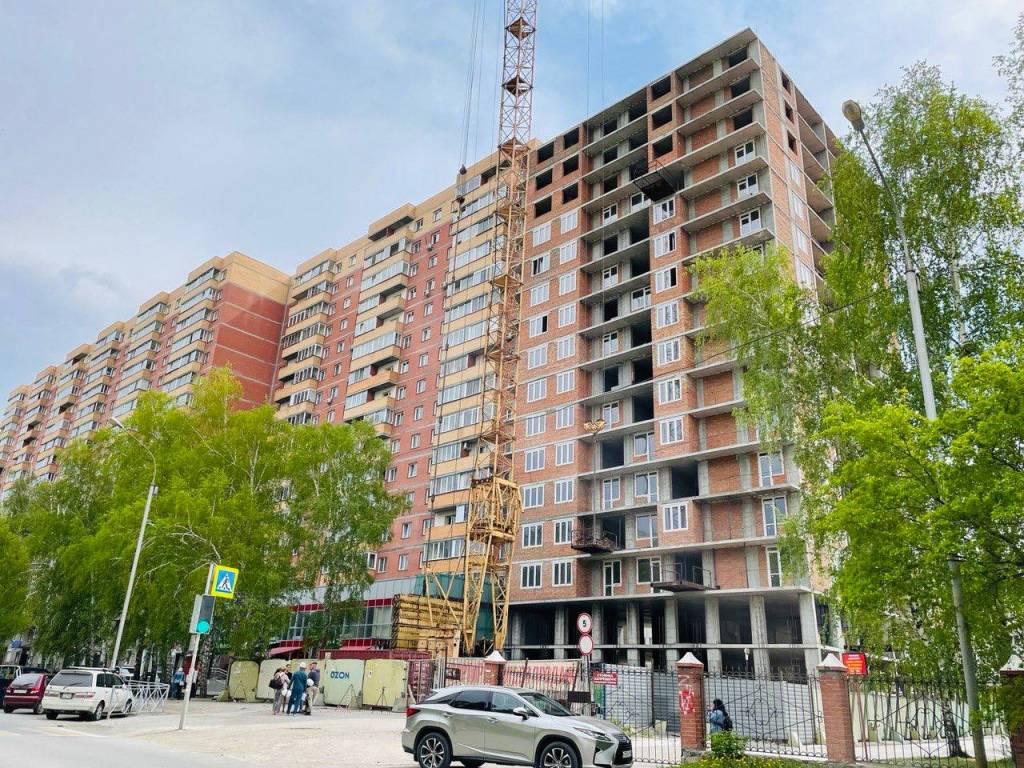 В Новосибирске возобновили работы по возведению долгостроя на улице Добролюбова