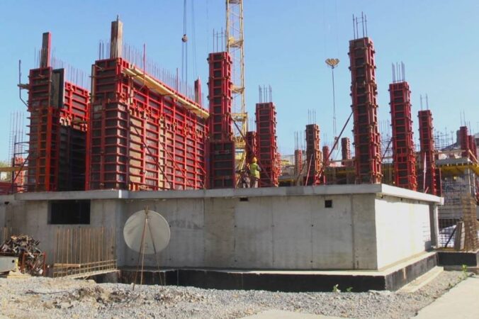 В Новосибирске снесли несколько недостроенных школ