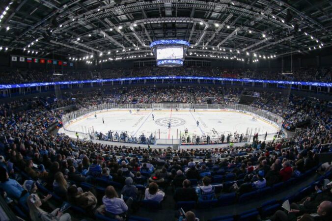 В Новосибирске в третьем матче подряд обновлен рекорд посещаемости МФЛ