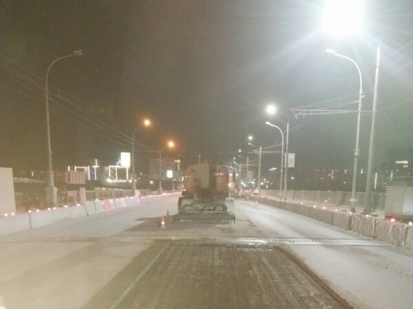 Направление Октябрьского моста с левого на правый берег начнут ремонтировать горячим асфальтом сегодня ночью