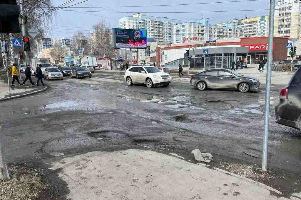 Прокуратура внесла представление мэру Новосибирска за выбоины и отсутствие ливневок