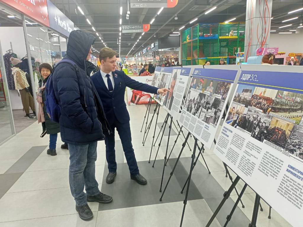 Новосибирская ЛДПР отметила 30-летие триумфа на выборах в Госдуму