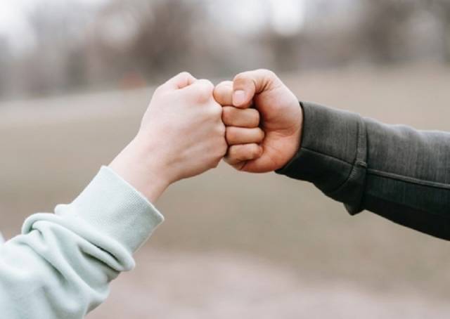 В Новосибирске подростки избили сверстника у школы