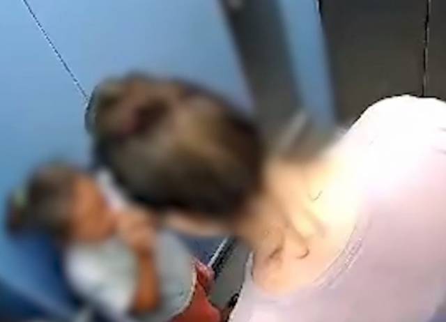 В Новосибирске из семьи забрали детей после избиения 5-летней девочки