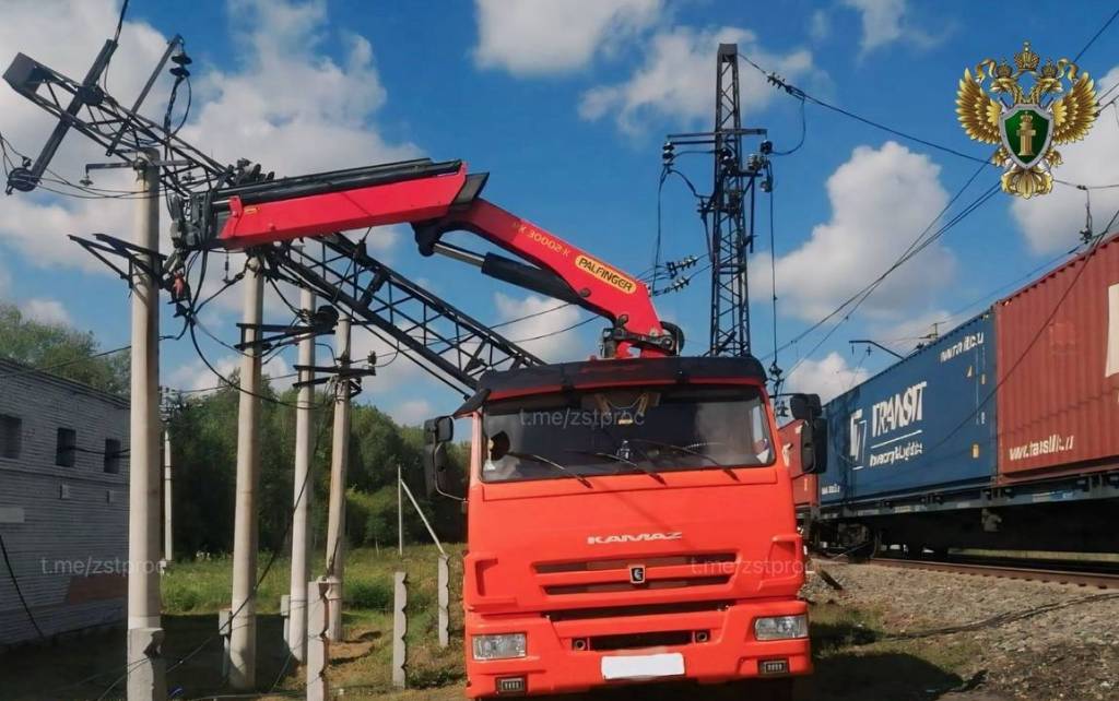 В Новосибирске водителя КАМАЗа будут судить за повреждение ЛЭП на железной дороге