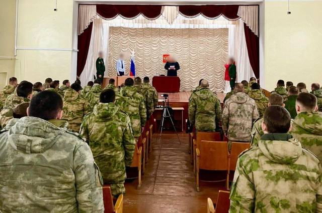 В Новосибирске рядовой попался с «закладкой» во время 4-месячной самоволки