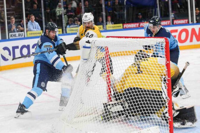 «Северсталь» победила ХК «Сибирь» и прервала трёхматчевую победную серию «снеговиков»