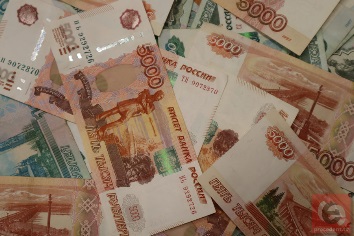 Директрису новосибирской школы обвинили в хищении 326 тысяч рублей