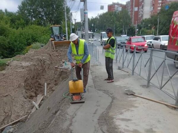 В Новосибирске приступили к ремонту провала  на пересечении Красного проспекта с улицей Северной