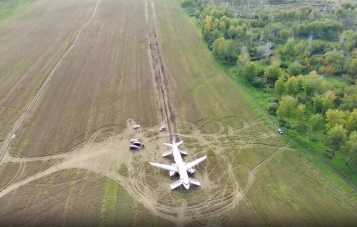 Причиной аварийной посадки А320 в поле под Новосибирском стали ошибки экипажа