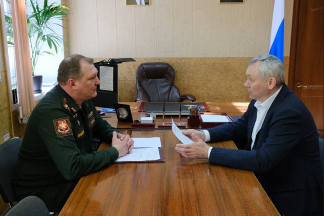 Губернатор Андрей Травников посетил военный госпиталь минобороны