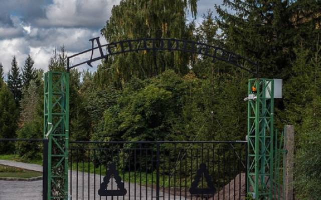 В Новосибирске 17 и 18 мая запретят посещать Дендропарк из-за обработки от клещей