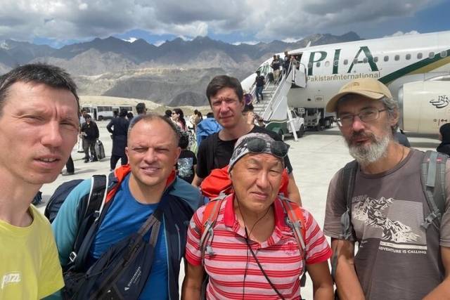 Новосибирские альпинисты застряли на высоте в горах Пакистана