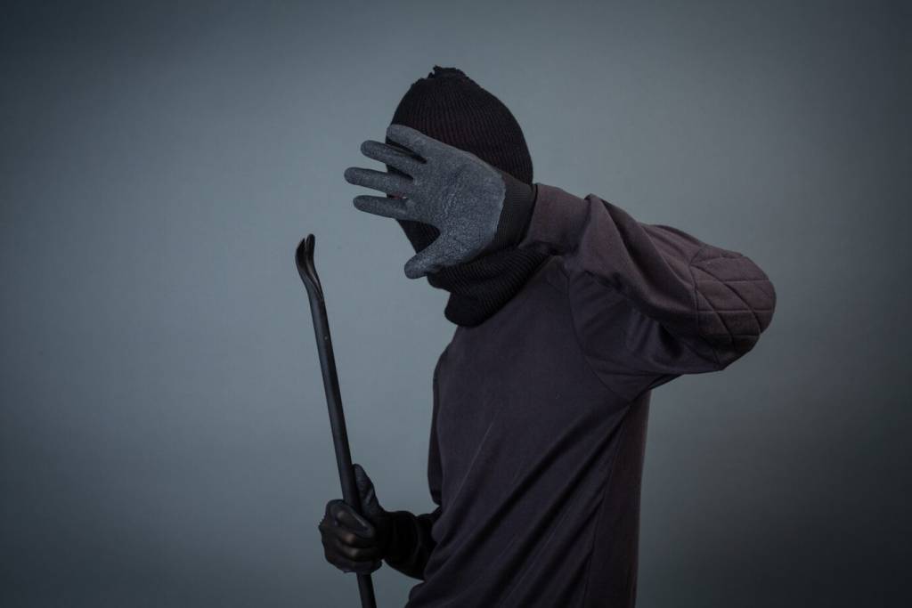 Убийство по-соседски: сельчанин приревновал пожилого соседа к своей подруге и забил его до смерти