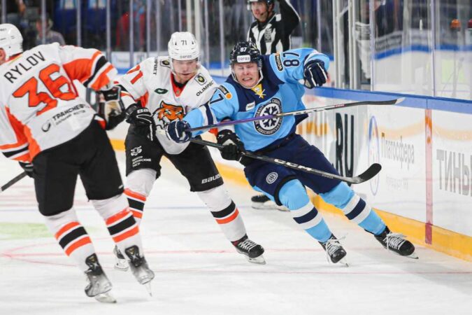 ХК «Сибирь» уступил хабаровскому «Амуру» в серии буллитов