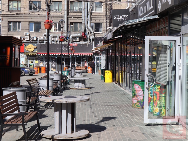 В Новосибирске Госстройнадзор не заметил незаконную пристройку к гостинице «Центральная»