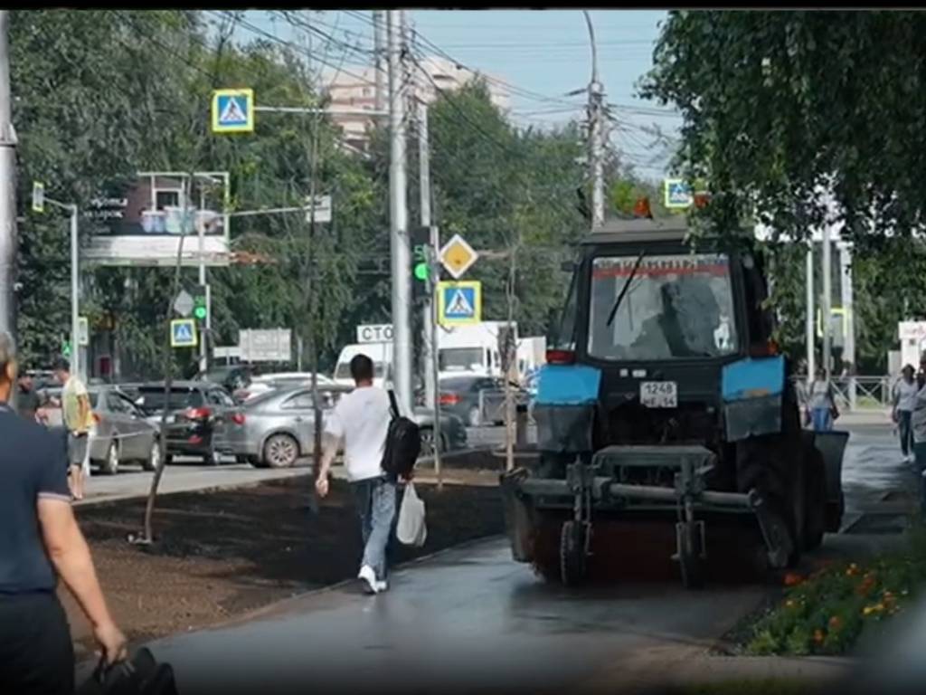 Ремонт тротуара на улице Троллейной в Ленинском районе завершат досрочно – к концу этой недели